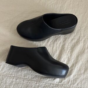 Black Slip-On VINCE Leather Clogs